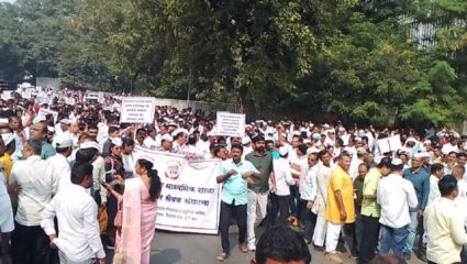 शिक्षक, शिक्षकेतर संघटना आक्रमक! शाळा बंद ठेवून पुण्यात मोर्चा; नेमकं मागण्या काय?