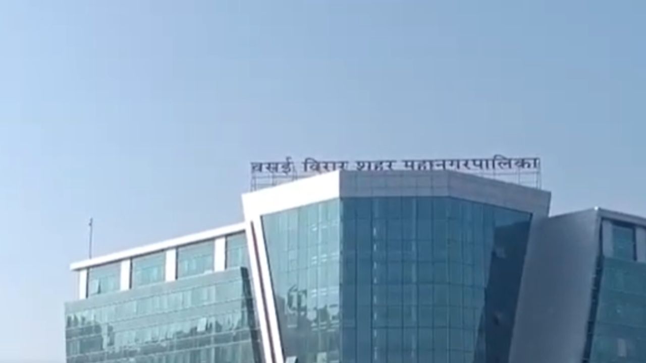 Virar : तडीपार आरोपीला ‘बी परवाना’ दिल्याचा आरोप ,वसई विरार महापालिकेसमोर उपोषण
