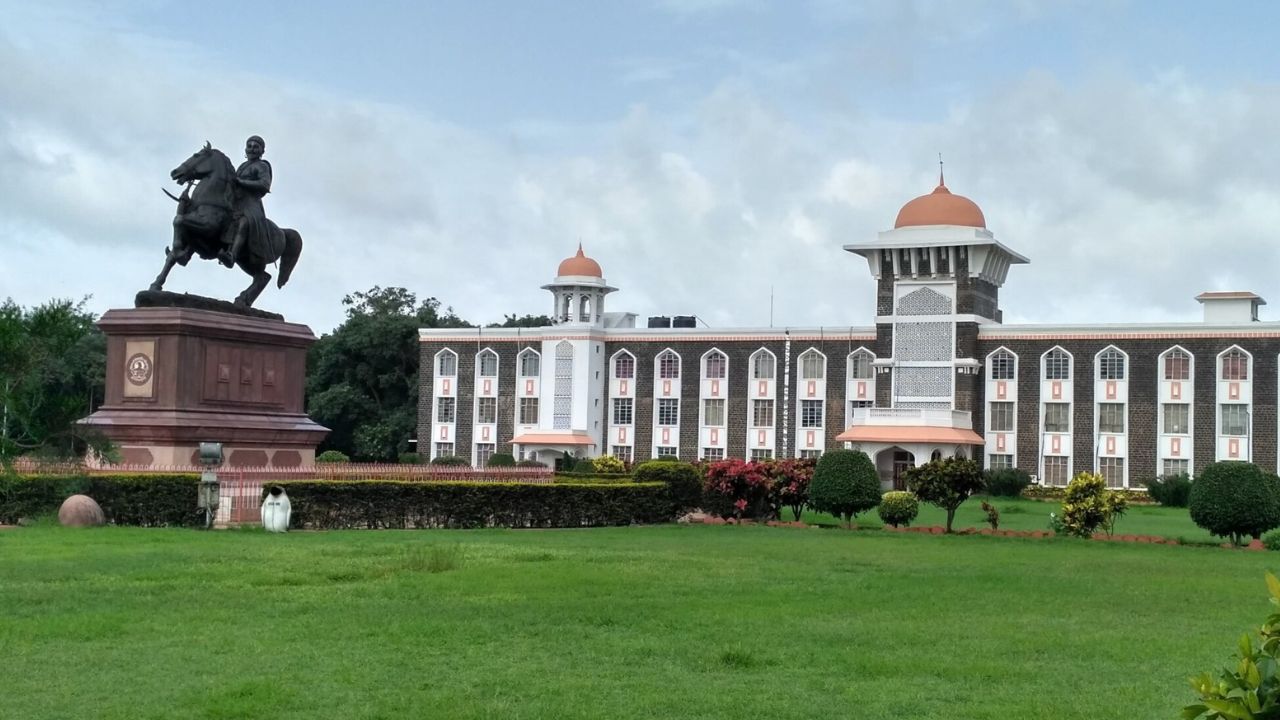 Kolhapur News : शिवाजी विद्यापीठात पोलिस-विद्यार्थ्यांत झटापट; ज्युबली फीचा मुद्दा पुन्हा एकदा ऐरणीवर