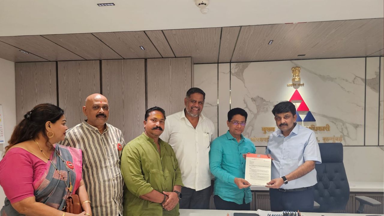 आता धारावीचा पुनर्विकास होणार!  एसआरएला निवेदन देत मनसेच्या पदाधिकाऱ्यांची अधिकाऱ्यांबरोबर बैठक