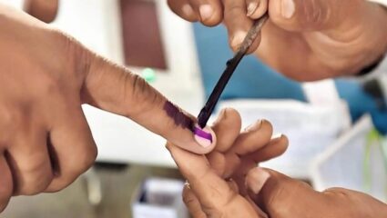 Municipal Elections 2026: राजकीय क्षेत्रातील ‘या’ दिग्गज नेत्यांनी बजावला मतदानाचा हक्क, पाहा PHOTO