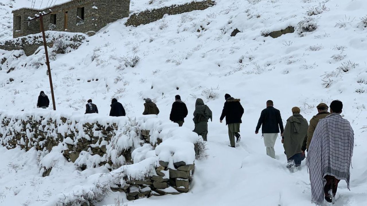 Afghanistan वर ओढावलं भीषण संकट; मुसळधार पाऊस आणि तीव्र बर्फवृष्टीमुळे परिस्थिती बिकट 