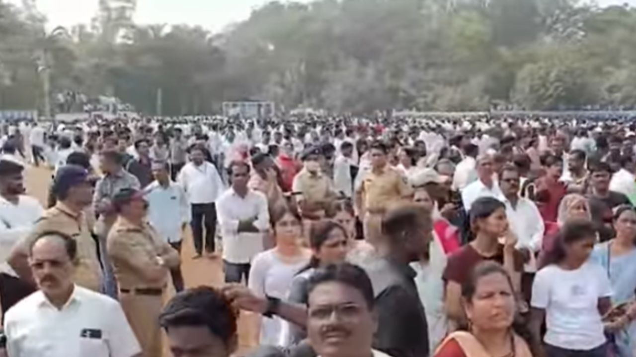 Ajit Pawar Last Rites : दादा परत या ना हो..! कार्यकर्त्याचा बारामतीत आक्रोश!