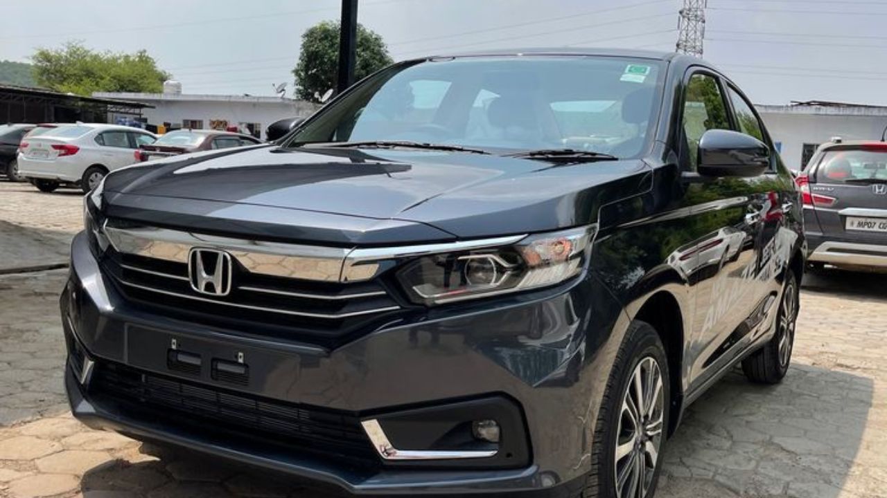 ‘या’ ऑटोमॅटिक कारसाठी फक्त 2 लाख रुपये भरा आणि थेट घरपोच डिलिव्हरी मिळवा! जाणून घ्या EMI चे गणित