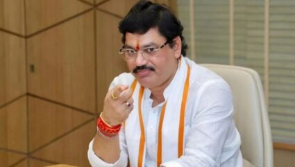 Ambajogai Court News: अंबाजोगाई न्यायालयाचा मोठा निर्णय! जमीन खरेदी प्रकरणात मुंडेंना कोर्टाचा झटका 