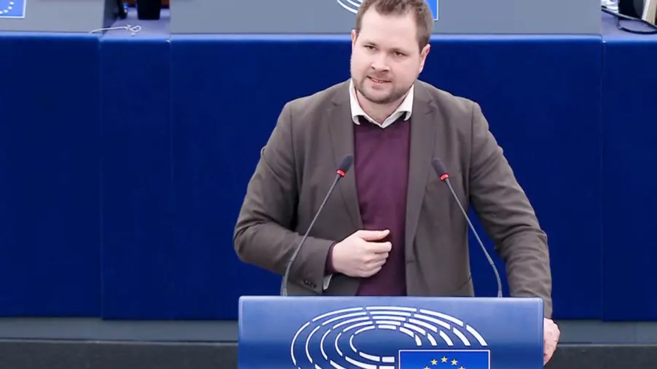 ‘Mr President, F*** Off…’ युरोपियन संसदेत हाय व्होल्टेज ड्रामा! डॅनिश खासदाराने Trumpची काढली खरडपट्टी; पहा VIDEO