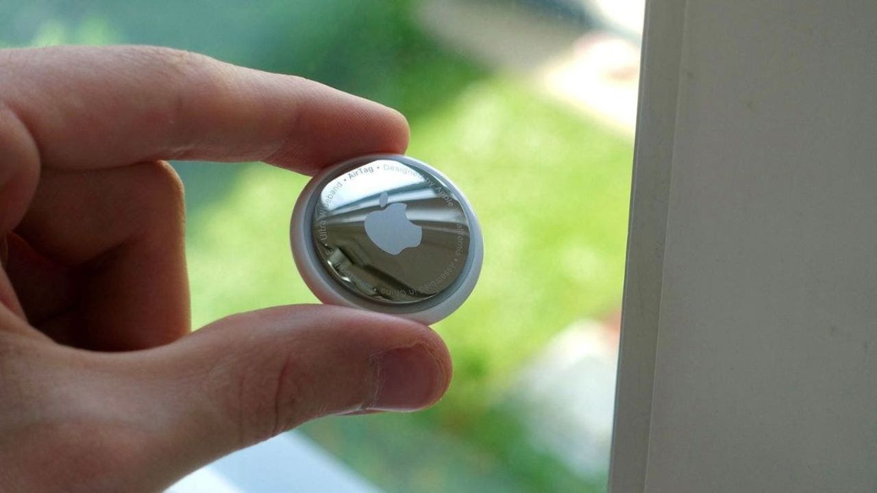 Apple चा नवा AirTag लाँच! आधीपेक्षा जास्त रेंज, सिक्युरिटी आणि स्मार्ट ट्रॅकिंग… वाचा डिव्हाईसमध्ये काय आहे खास