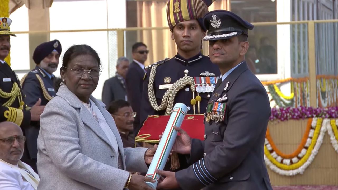 Shubhanshu Shukla Ashok Chakra : कॅप्टन शुभांशू शुक्ला यांना अशोकचक्र; ठरले पुरस्कार मिळणारे पहिले अंतराळवीर