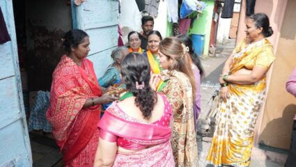 BJP candidate Aishwarya Samrat Thorat is campaigning vigorously in Pune Ward Number 26. (1)
