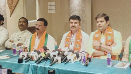 कोथरुड-बाणेरमध्ये राजकीय रणकंदन! “अमोल बालवडकर, बाबुराव चांदेरेंचा नॅरेटिव्ह खोटा”; लहू बालवडकर-गणेश कळमकर यांचा पलटवार