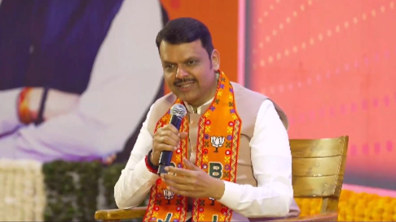 Devendra Fadnavis : “घोषणा करायला आपल्या बापाचं काय जातंय..! अजित पवारांवर मुख्यमंत्री फडणवीसांचा निशाणा