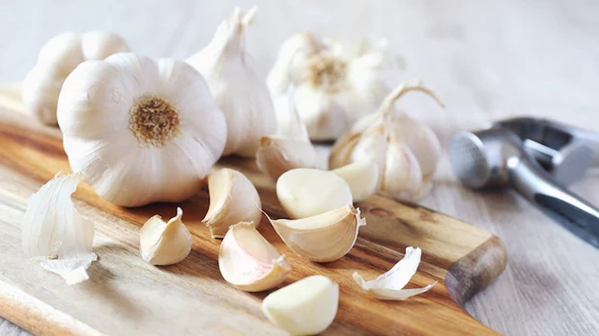 Chinese Garlic Import: स्थानिक लसणाला फटका, बाजारात चिनी लसणाची महागडी एंट्री