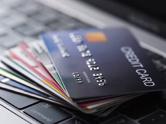 Credit Card Limit Update: तुम्ही क्रेडिट कार्ड वापरता? मग ही माहिती तुम्हाला माहित असायलाच हवी; जाणून घ्या एक क्लिकवर