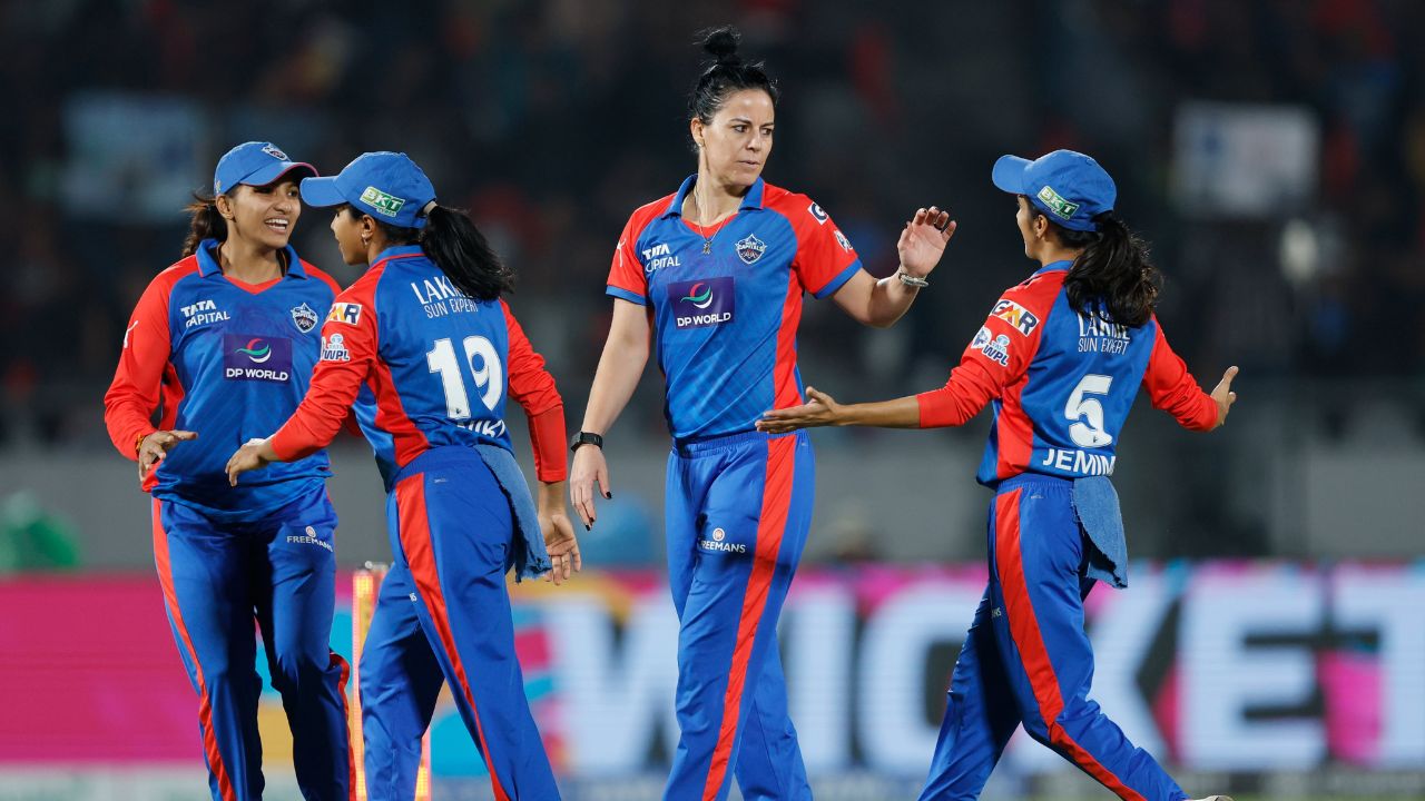 DC vs RCB : दिल्ली कॅपिटल्सने आरसीबीचा 7 विकेट्सने केला पराभव! वर्चस्व आणले संपुष्टात