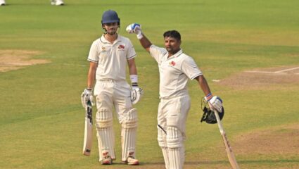 सरफराज खानने ठोकले भारतीय संघाचे दरवाजे! रणजी ट्रॉफीमध्ये द्विशतक झळकावत नावावर केला मोठा विक्रम