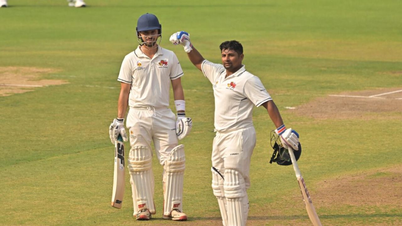 सरफराज खानने ठोकले भारतीय संघाचे दरवाजे! रणजी ट्रॉफीमध्ये द्विशतक झळकावत नावावर केला मोठा विक्रम