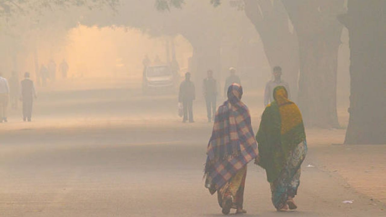 Delhi Weather : आधीच प्रदुषण अन् आता दाट धुके: दिल्ली NCR मध्ये वाहन चालवताना अडथळा, IMD ने दिला इशारा