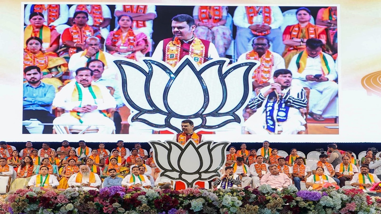 Navi Mumbai Municipal Election 2026 : नवी मुंबईला काही कमी पडू देणार नाही ही देवा भाऊची गॅरंटी, मुख्यमंत्री फडणवीसांचे आवाहन