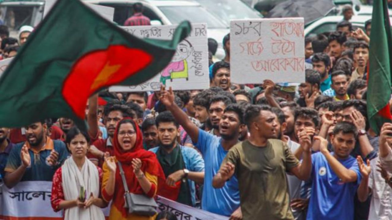 Bangladesh Election : पितृसत्तेचा नंगा नाच! स्त्रियांचं मत हवं, पण नेतृत्व नको; बांगलादेश निवडणुकीत महिलांना ‘बाहेरचा रस्ता’