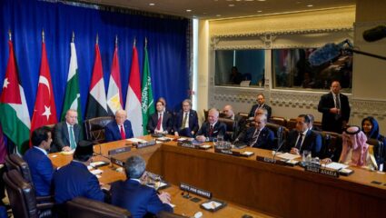 गाझा युद्धाचा शेवट होणार? ट्रम्प यांच्या Board of Peace मध्ये ८ मुस्लिम देशांची एन्ट्री; पुतिन देणार साथ?