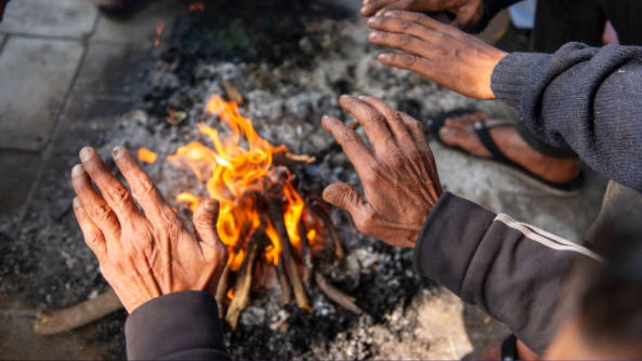 IMD  Weather Alert : दिल्ली-NCR मध्ये भरली हुडहुडी; या राज्यांना थंडीचा यलो अलर्ट, राजस्थानाचा पारा शून्यच्या खाली