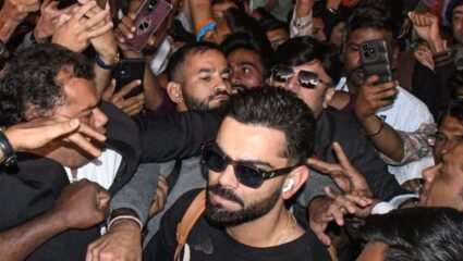 विराट कोहलीसाठी चाहत्यांचा ‘वेडी’ गर्दी! हजारोंच्या गाराड्यात ‘किंग’ अडकला वडोदरा विमानतळावर; पहा VIDEO