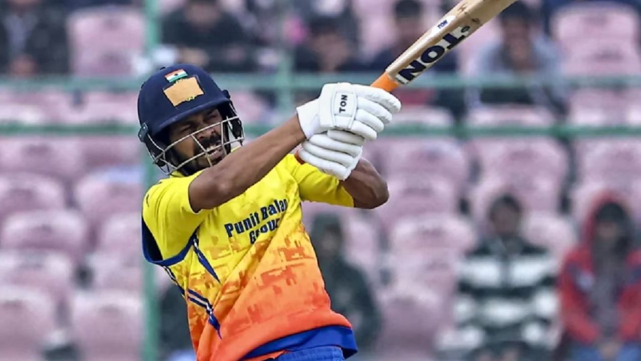 Vijay hazare trophy : न्यूझीलंडविरुद्ध डावललेल्या ऋतुराजने रचला इतिहास!ऑस्ट्रेलियाच्या दिग्गजाला मागे टाकत केला ‘हा’ कारनामा 