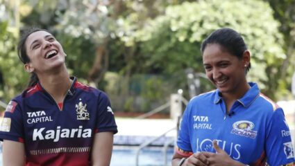 RCB VS MI, WPL 2026 : रॉयल चॅलेंजर्स बंगळुरूचा TOSS जिंकून गोलंदाजीचा निर्णय! मुंबईच्या पोरी करणार फलंदाजी 