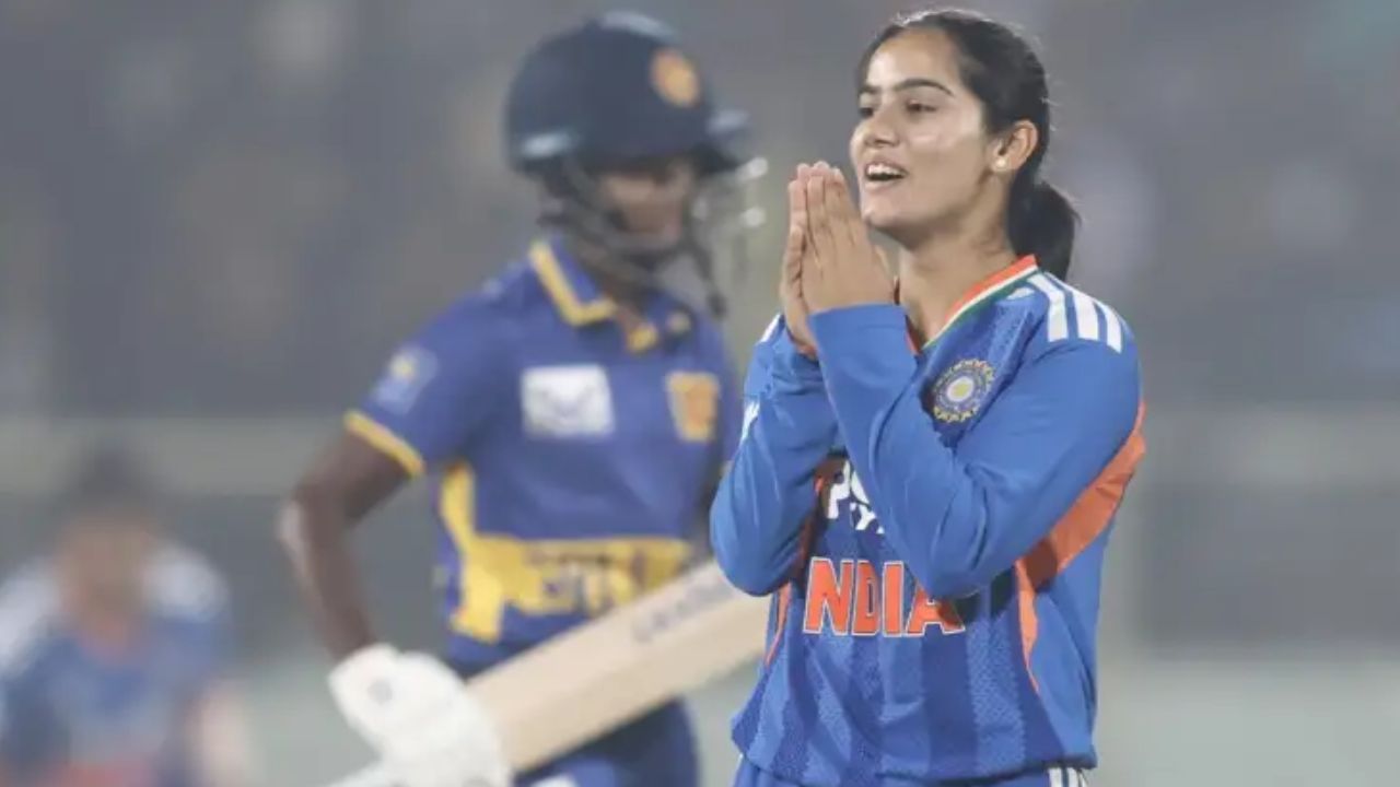  कुंडलीतच क्रिकेट कारकिर्द लिहिलेली! भारतीय खेळाडू वैष्णवीच्या वडिलांनी केली होती भविष्यवाणी; वाचा सविस्तर 