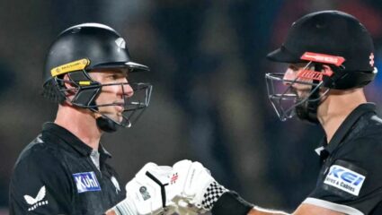 IND vs NZ 2nd ODI : मिशेल-यंग जोडीने गाजवले राजकोट मैदान! न्यूझीलंडचा भारतावर ७ विकेट्सने विजय; मालिका बरोबरीत 