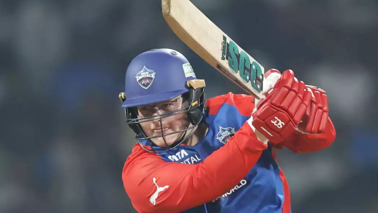 WPL 2026 : दिल्लीच्या फलंदाजाला पंचांशी वाद भोवला! ‘या’ खेळाडूला ठोठावण्यात आली मोठ्या दंडासह शिक्षा