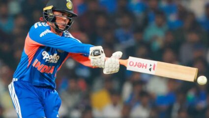 IND vs NZ 1st T20I : अभिषेक शर्माचा आणखी एक पराक्रम! आंद्रे रसेलला धोबी पछाड देत नोंदवला ‘हा’ विक्रम 