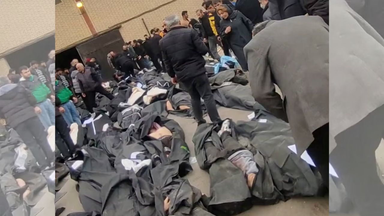 Iran Protest : इराणमध्ये रक्तरंजित दडपशाही! रस्त्यावर शेकडो मृतदेह, आंदोलकांच्या हत्येचे भयावह चित्र उघड, VIDEO