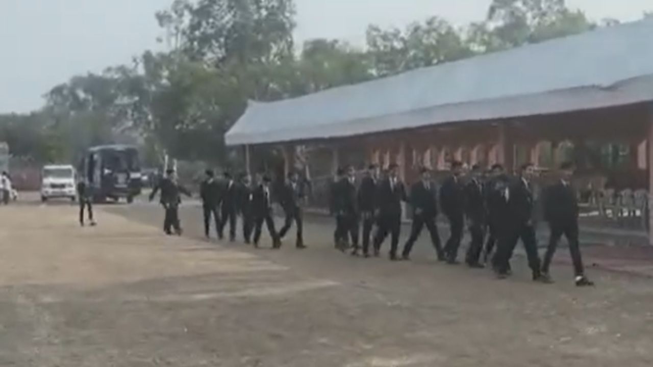 Jalna : सलामी, शिस्त आणि सेवाभावाचे दर्शन, जालन्यात पोलीस वर्धापन दिन मोठ्या उत्सवात साजरा