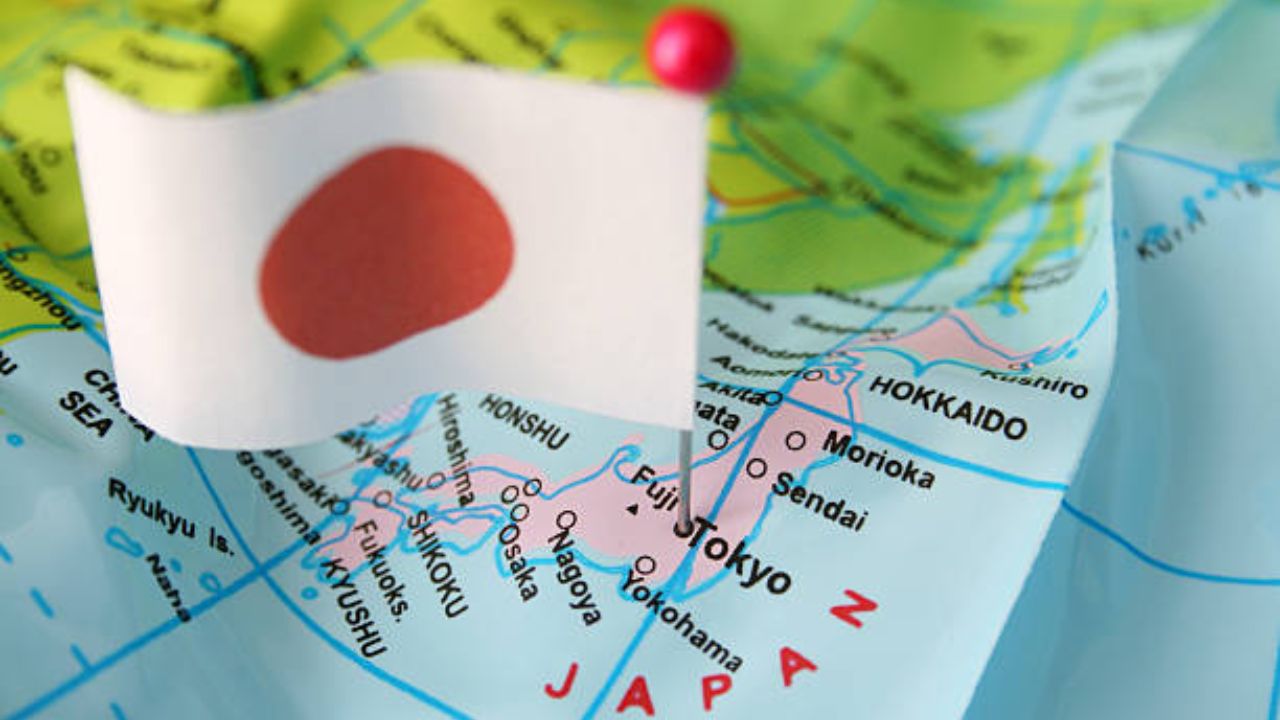 तर जानेवारी 2026 च्या आर्थिक सर्वेक्षण 2025-26 नुसार, 9.8 ट्रिलियन डॉलर सरकारी सर्जासह जपान तिसऱ्या स्थानावर आहे