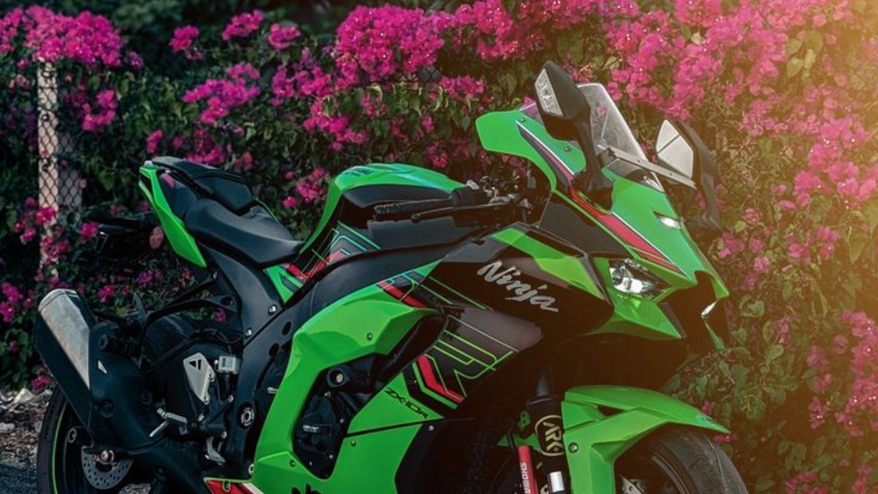 2.5 लाखांची सूट देऊन सुद्धा Kawasaki Ninja च्या ‘या’ Bike ची किंमत तब्बल 18.29 लाख रुपये!