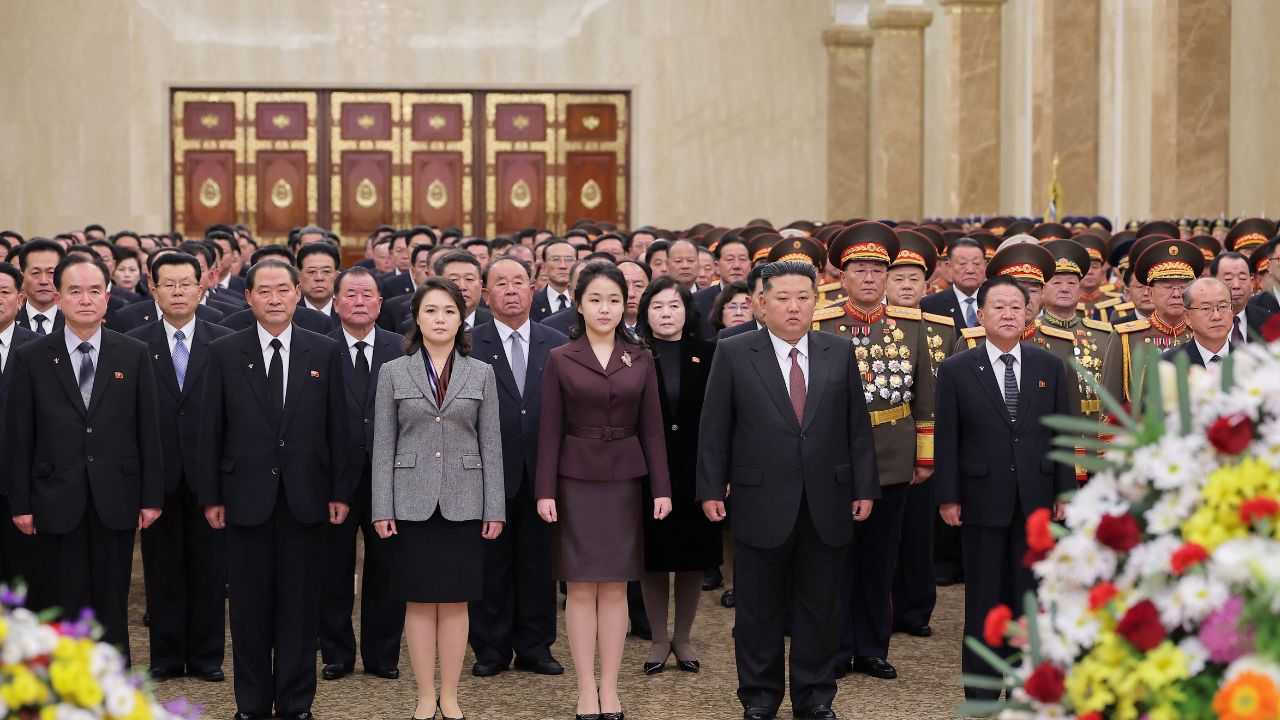 Kim Jong Un: किम जोंग उन यांचा दणका! 1.5 लाख लोक आणि त्यांची उत्तराधिकारी, पाहा ‘ब्लॅक’ फॅमिलीचा तोरा