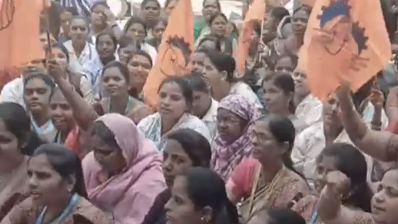 Kolhapur News : कोल्हापूरात निवडणूक भत्ता मिळाला नसल्याने आशा सेविका आक्रमक…!