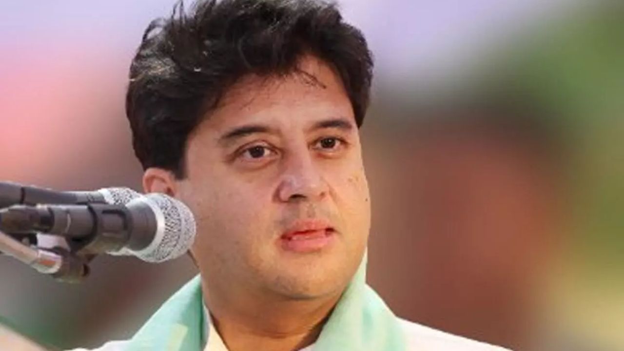 
माधवराव सिंधीया : कॉंग्रेसचे नेते माधवराव सिंधीया यांचा २००१ मध्ये उत्तर प्रदेशात चार्टर्ड विमानात निधन झाले होते