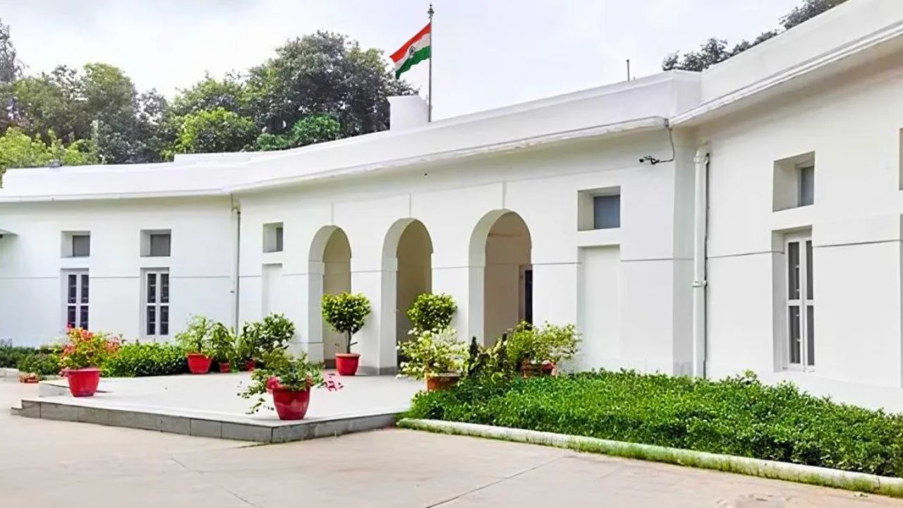 Bhandara News:आकाशातून पडले ‘जळते दगड’; भंडाऱ्यात खळबळ