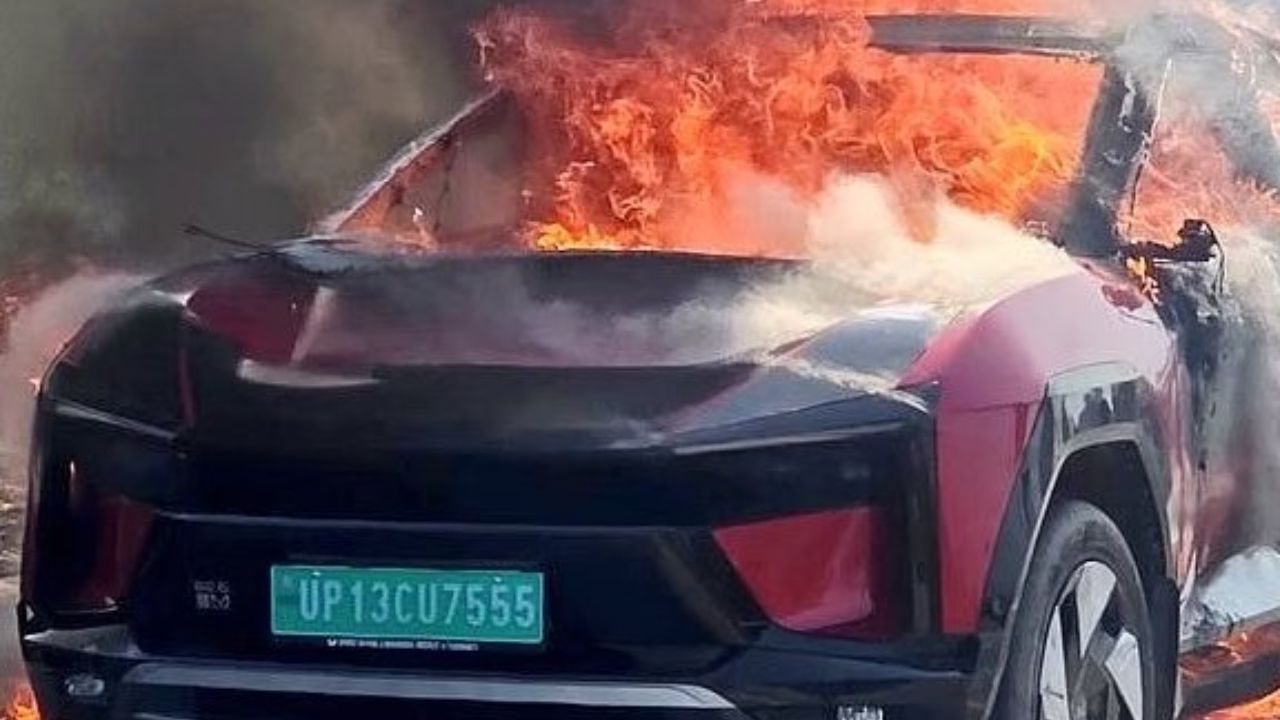 हायवेवर जळत्या कारचा थरार! Mahindra Electric SUV च्या सेफ्टीवर उठताय प्रश्नचिन्ह? किंमत तर…