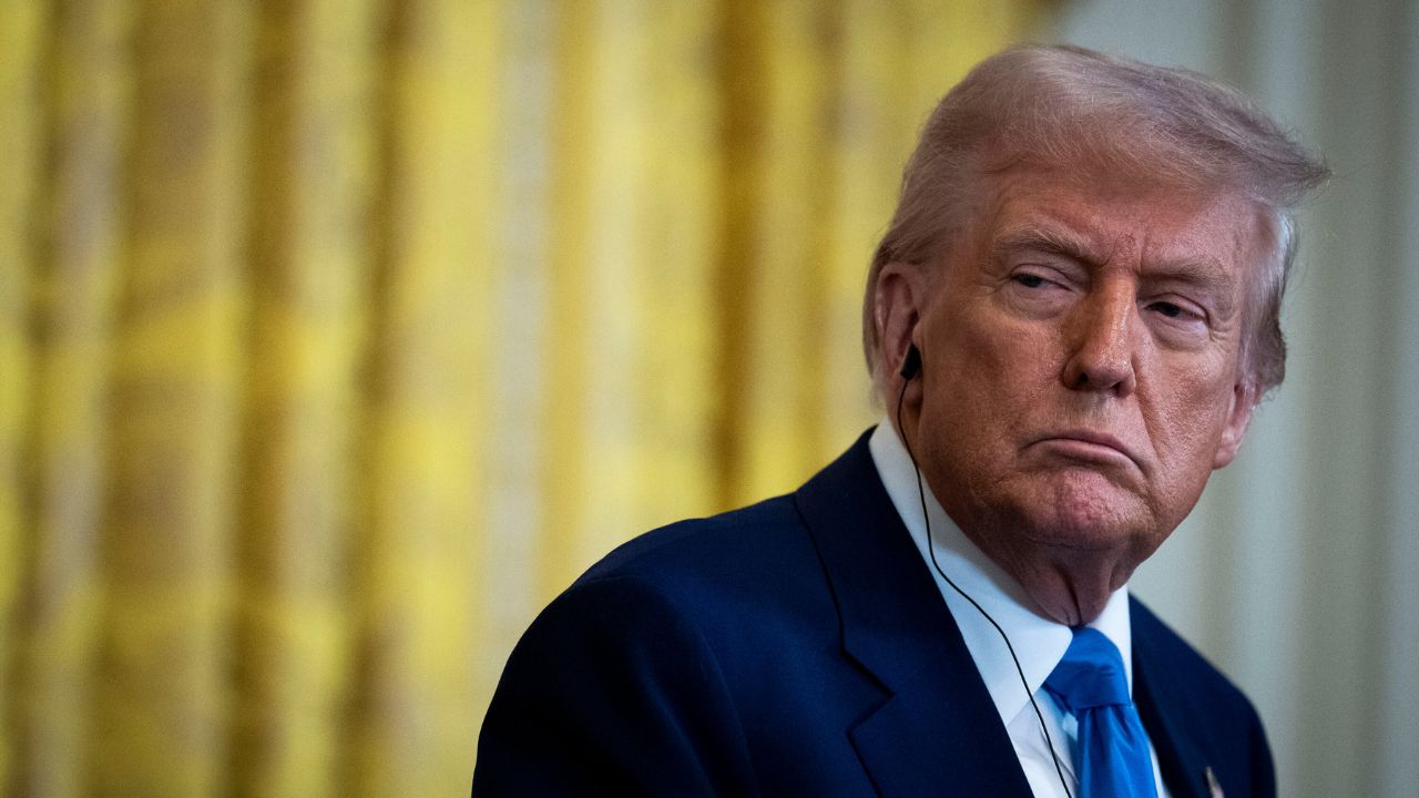 Tariff War : ‘तर अब्जावधी डॉलर्स परत करावे लागतील!’ सर्वोच्च न्यायालयाच्या टॅरिफवरील निर्णयापूर्वी ट्रम्पची धाकधूक वाढली