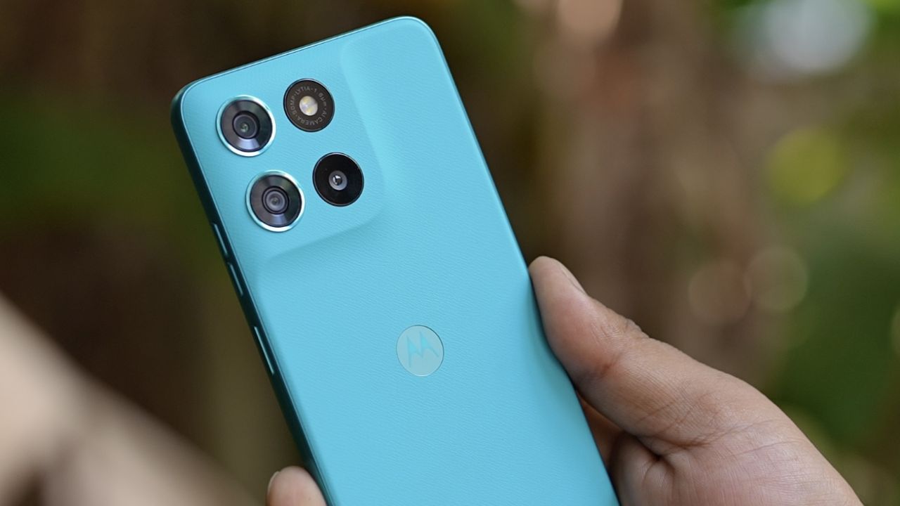 Moto ने उडवली सर्वांची झोप! तगड्या फीचर्ससह दोन नवे स्मार्टफोन्स लाँच, बजेट किंमत आणि दमदार बॅटरीने सुसज्ज…
