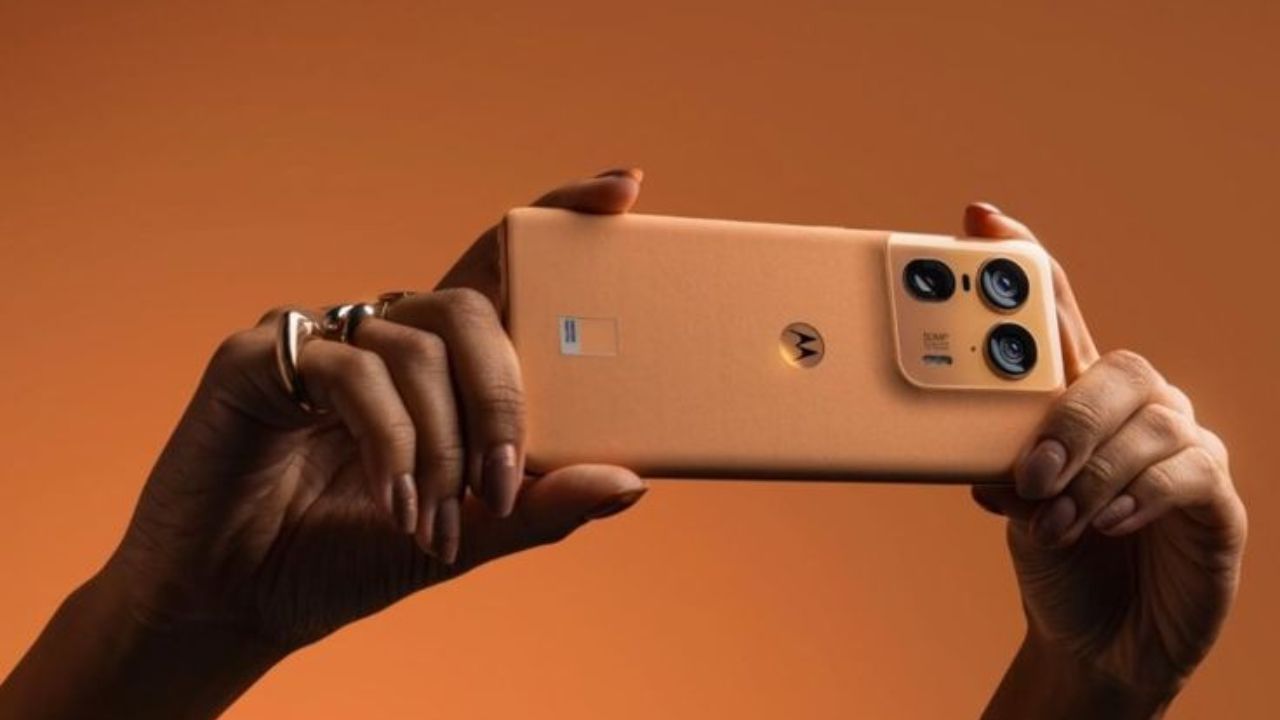 Flipkart Republic Day Sale: बजेटमध्ये बेस्ट डील! Motorola च्या या स्मार्टफोनवर बंपर ऑफर, 7 हजार रुपयांच्या डिस्काऊंटसह करा खरेदी