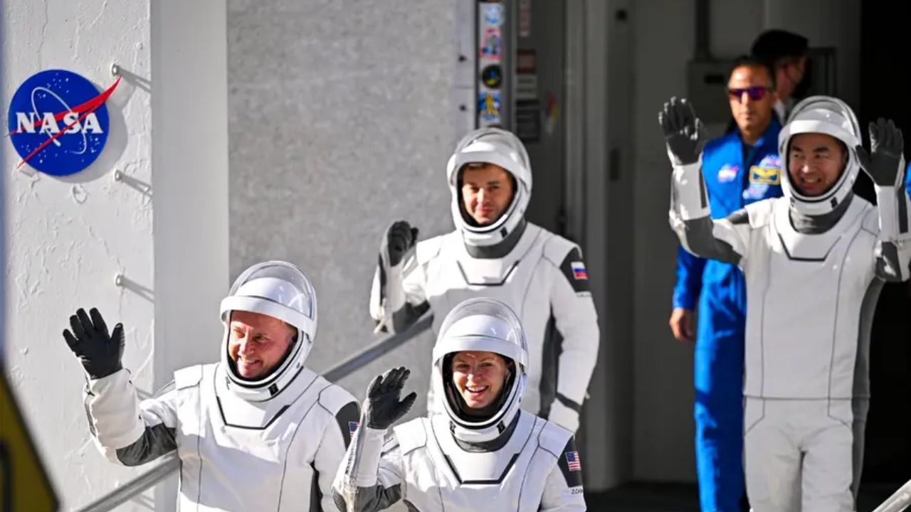 Crew11: अंतराळात आणीबाणी! 25 वर्षांत पहिल्यांदाच NASAने अर्धवट सोडली मोहीम; अंतराळवीरांना तातडीने पृथ्वीवर आणले जाणार