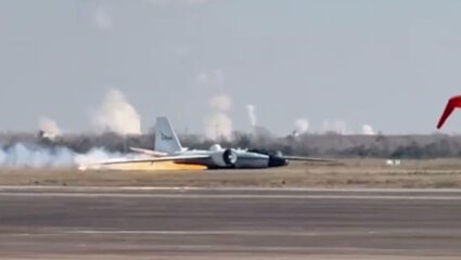 NASA Plane Crash : लॅंडिग गियर फेल झाले अन्…; नासाच्या विमानाचा भयंकर अपघात; अंगावर काटा आणणार VIDEO