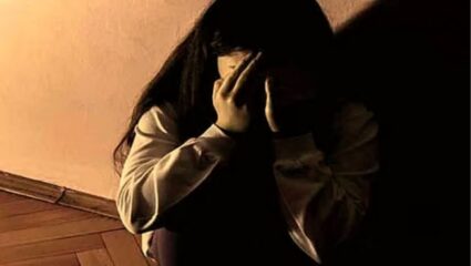 Uttarpradesh Crime: धक्कादायक! ६ वर्षीय चिमुकलीवर सामूहिक अत्याचार करून छतावरून फेकलं खाली; चिमुकीलाचा जागीच मृत्यू