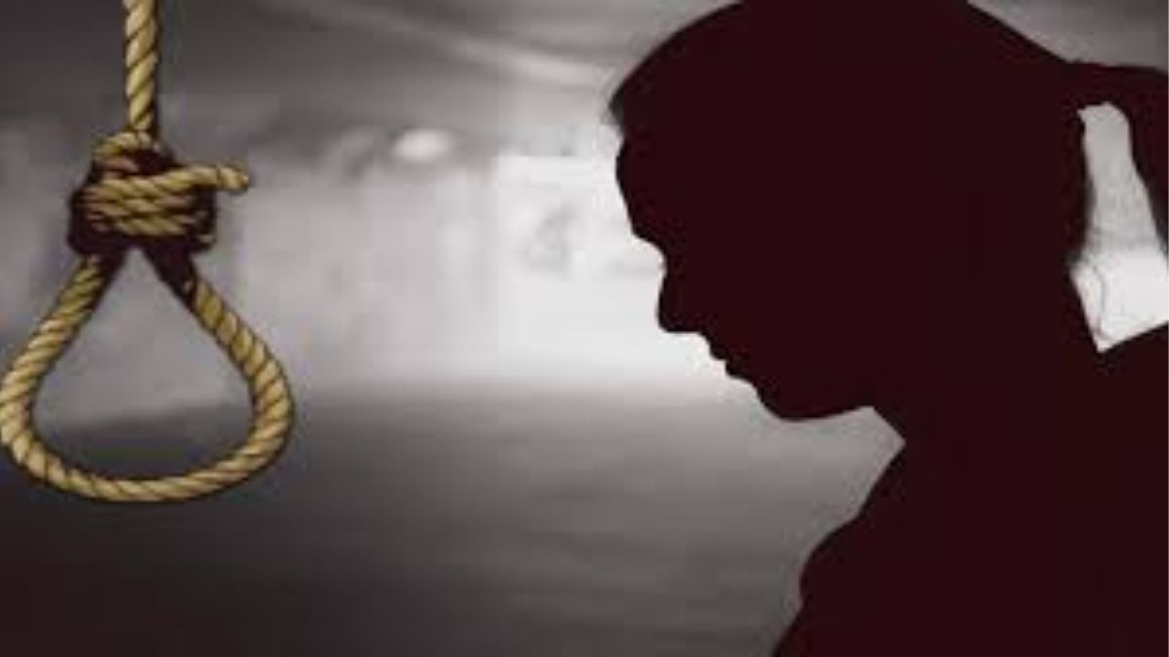 Gujrat News: पतीने नवीन मोबाईल घेऊन देण्यास दिला नकार आणि…, २२ वर्षीय महिलेने गळफास घेतला