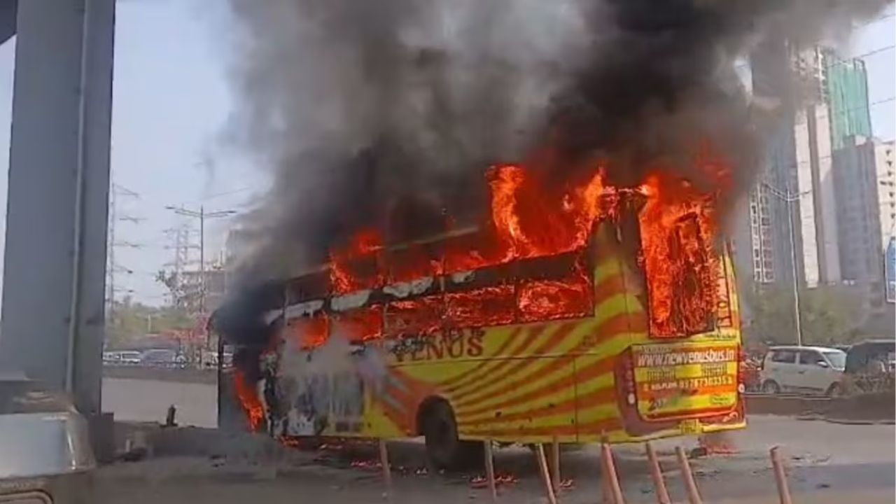 Mumbai: कांदिवलीत धावत्या डबल डेकर बसला अचानक भीषण आग, प्रवाशांनी उड्या मारून वाचवला जीव