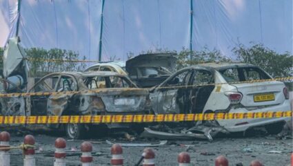 Mumbai Crime: दिल्ली बॉम्बस्फोटाच्या धमकीने माजी महापालिका अधिकाऱ्याला १६ लाखांचा गंडा; ATS–NIA नावाखाली सायबर फसवणूक